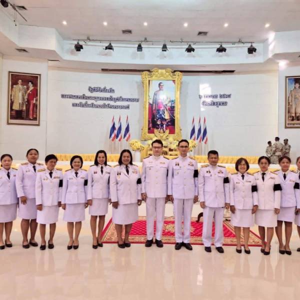 ร่วมพิธีวางพุ่มดอกไม้ถวายราชสดุดี เนื่องในวันพระบาทสมเด็จพระพุทธยอดฟ้าจุฬาโลกมหาราช และวันที่ระลึกมหาจักรีบรมราชวงศ์ ประจำปี 2569