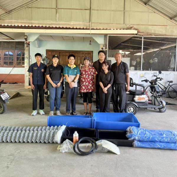 ส่งมอบวัสดุการเกษตรและวัสดุก่อสร้างให้แก่เกษตรกรฟาร์ม GFM ต้นแบบอำเภอกาญจนดิษฐ์