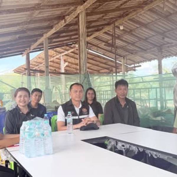 ตรวจเยี่ยมฟาร์มเกษตรกรโคนม  โครงการสืบสานอาชีพพระราชทานโคนม 